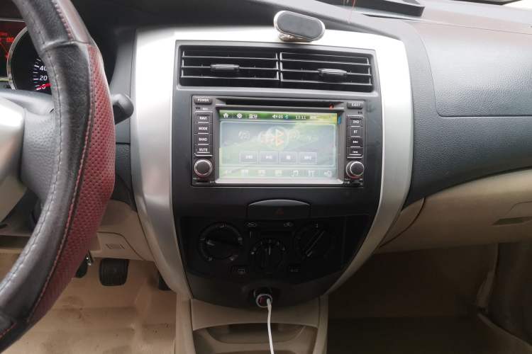 Used Nissan Livina 2013 1.6XL Manual Luxury Edition Audio And AC Panel