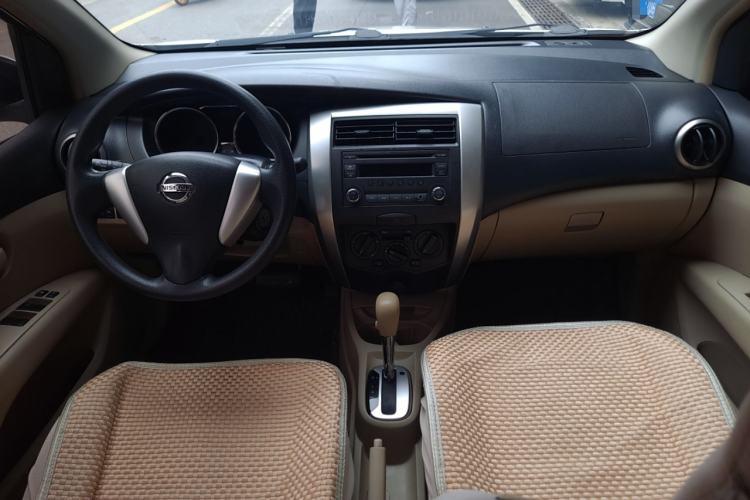 Used Nissan Livina 2013 1.6XL CVT Luxury Edition Center Console