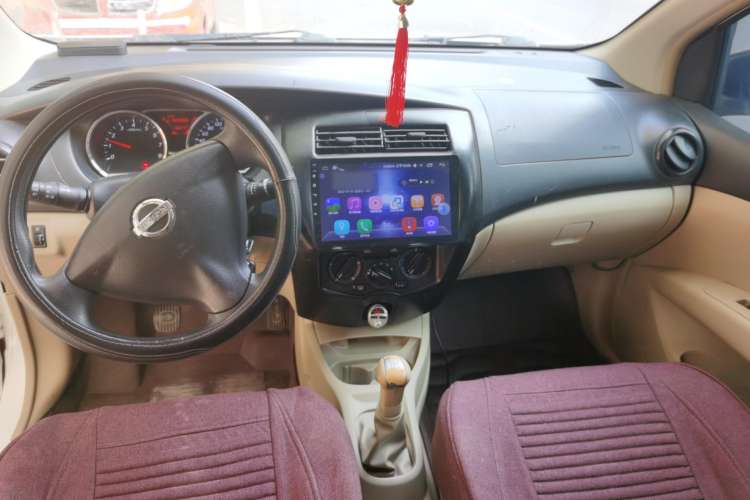 Used Nissan Livina 2013 1.6XE Manual Comfort Edition Center Console