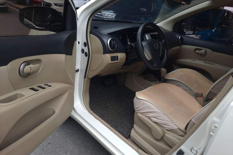 Used Nissan Livina 2013 1.6XL CVT Luxury Edition Driver Seat