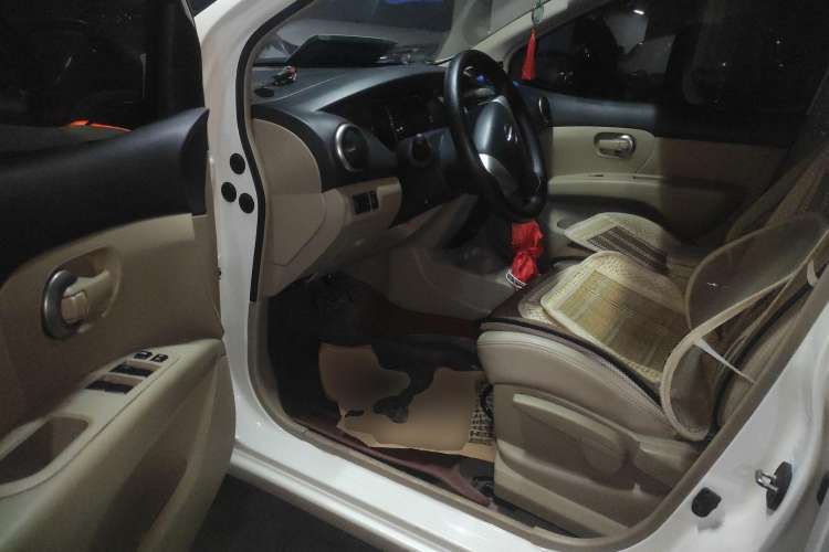 Used Nissan Livina 2013 1.6XL CVT Luxury Edition Driver Seat