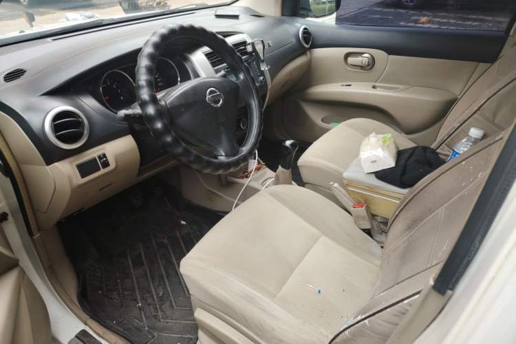 Used Nissan Livina 2013 1.6XE Manual Comfort Edition Driver Seat