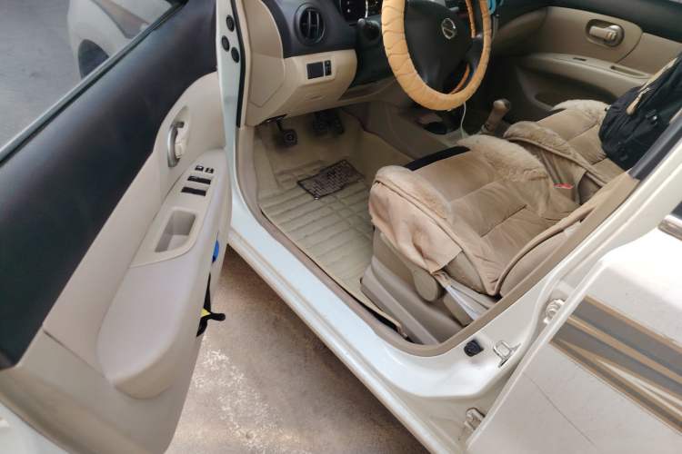 Used Nissan Livina 2013 1.6XE Manual Comfort Edition Driver Seat