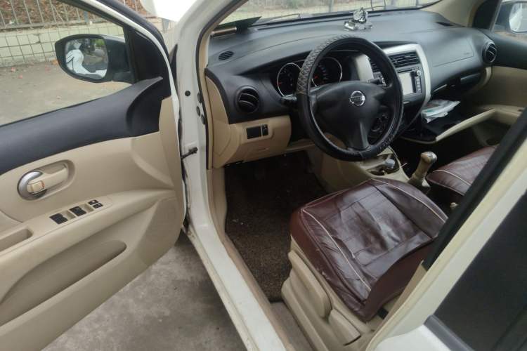 Used Nissan Livina 2013 1.6XE Manual Comfort Edition Driver Seat