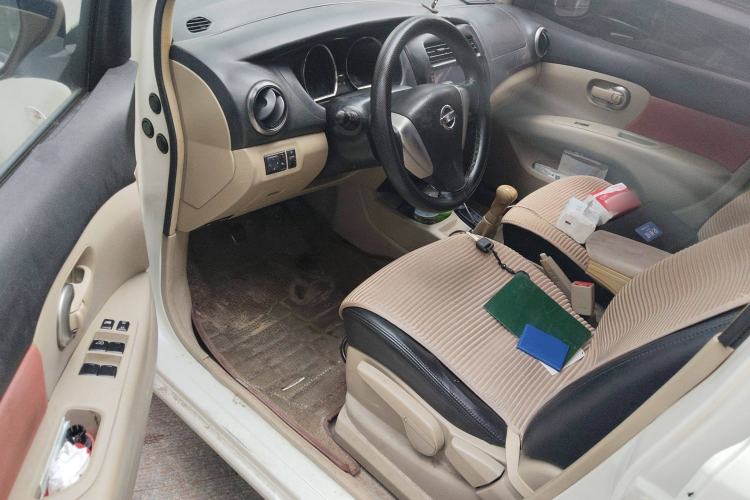 Used Nissan Livina 2013 1.6XL Manual Luxury Edition Driver Seat