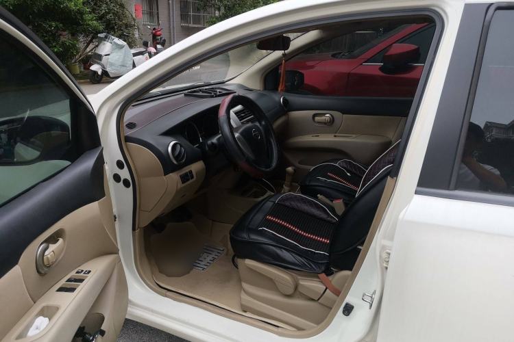 Used Nissan Livina 2013 1.6XL Manual Luxury Edition Driver Seat