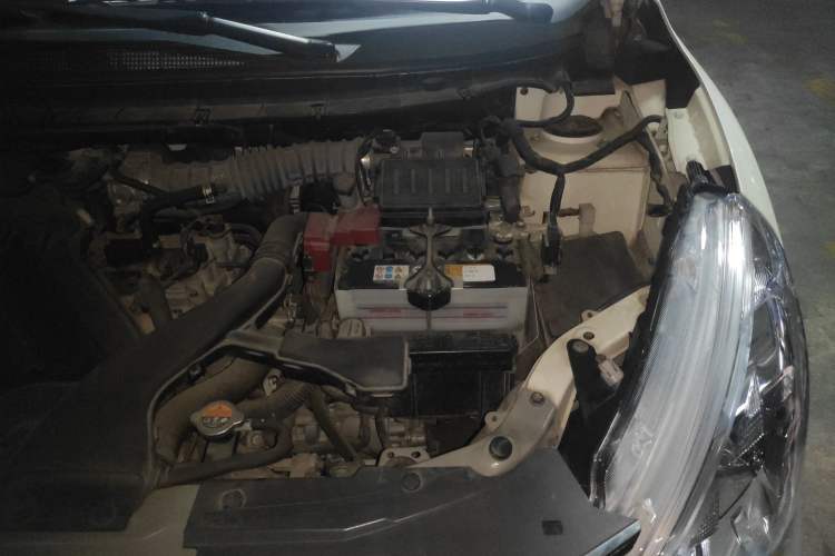 Used Nissan Livina 2013 1.6XL CVT Luxury Edition Engine Bay Left