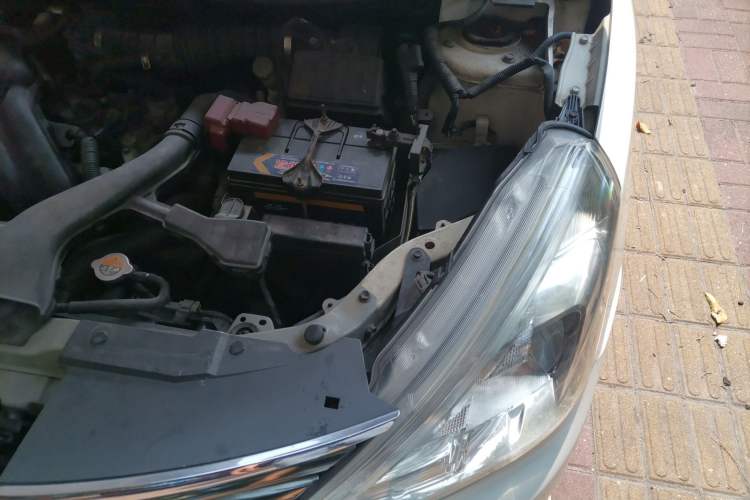 Used Nissan Livina 2013 1.6XE CVT Comfort Edition Engine Bay Left