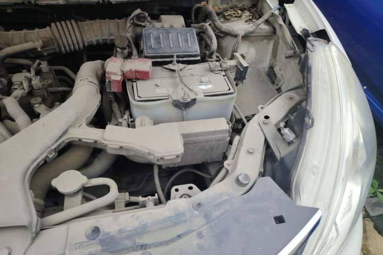 Used Nissan Livina 2013 1.6XE Manual Comfort Edition Engine Bay Left