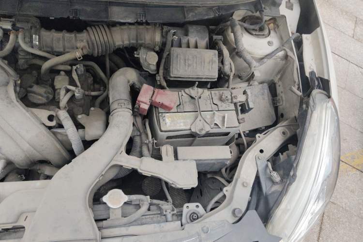 Used Nissan Livina 2013 1.6XL Manual Luxury Edition Engine Bay Left