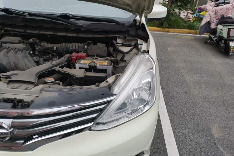 Used Nissan Livina 2013 1.6XL Manual Luxury Edition Engine Bay Left