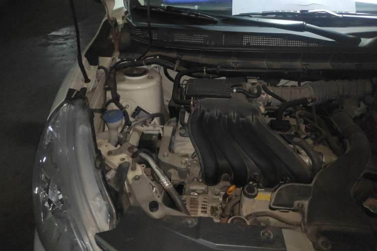 Used Nissan Livina 2013 1.6XL CVT Luxury Edition Engine Bay Right