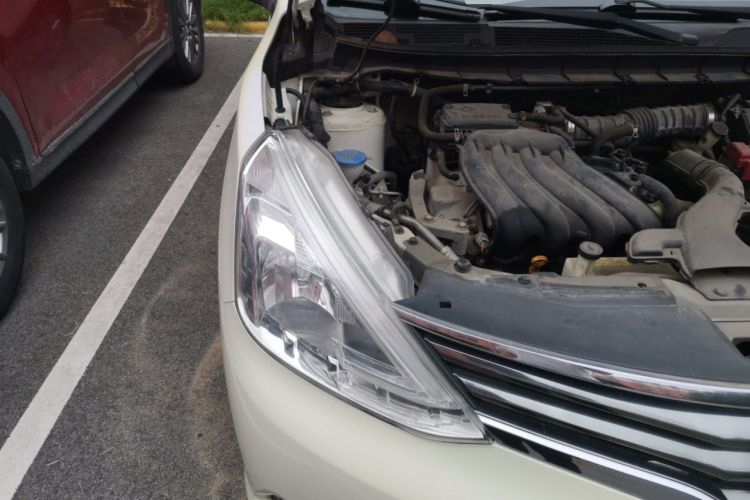 Used Nissan Livina 2013 1.6XL Manual Luxury Edition Engine Bay Right