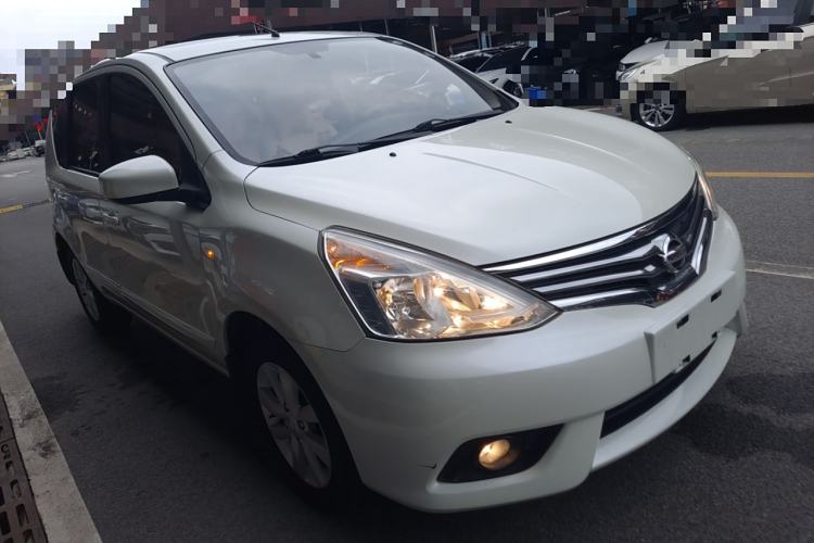 Used Nissan Livina 2013 1.6XL CVT Luxury Edition Front Right 45 Deg