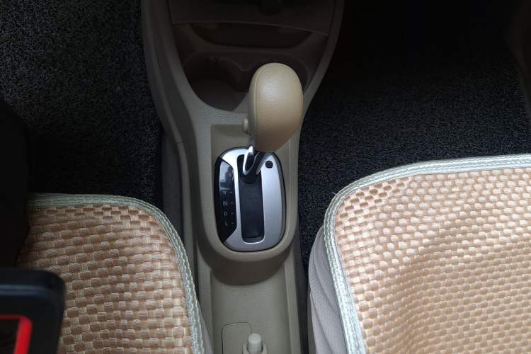 Used Nissan Livina 2013 1.6XL CVT Luxury Edition Gear Lever