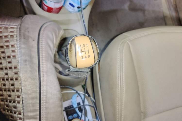 Used Nissan Livina 2013 1.6XE Manual Comfort Edition Gear Lever