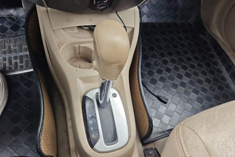 Used Nissan Livina 2013 1.6XE CVT Comfort Edition Gear Lever