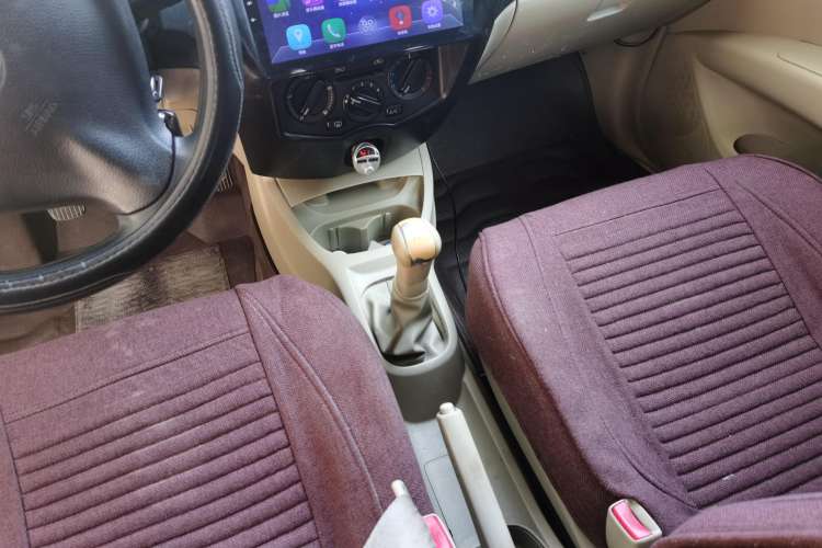 Used Nissan Livina 2013 1.6XE Manual Comfort Edition Gear Lever