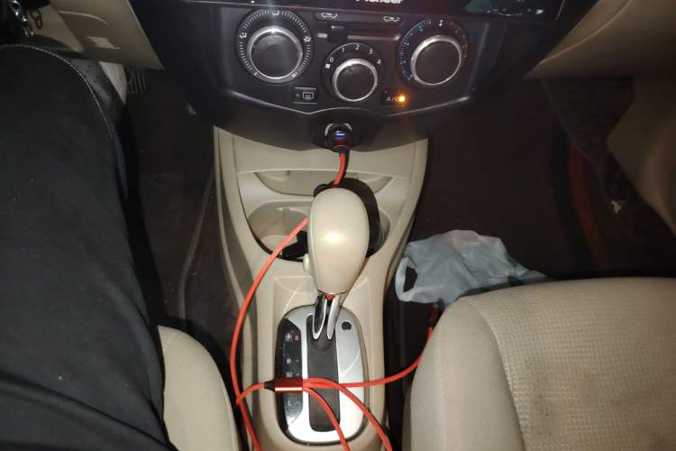 Used Nissan Livina 2013 1.6XE CVT Comfort Edition Gear Lever