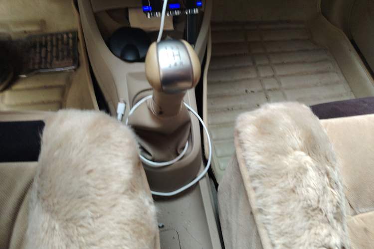 Used Nissan Livina 2013 1.6XE Manual Comfort Edition Gear Lever