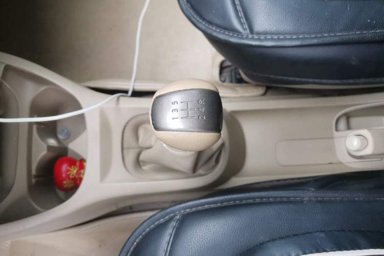 Used Nissan Livina 2013 1.6XL Manual Luxury Edition Gear Lever