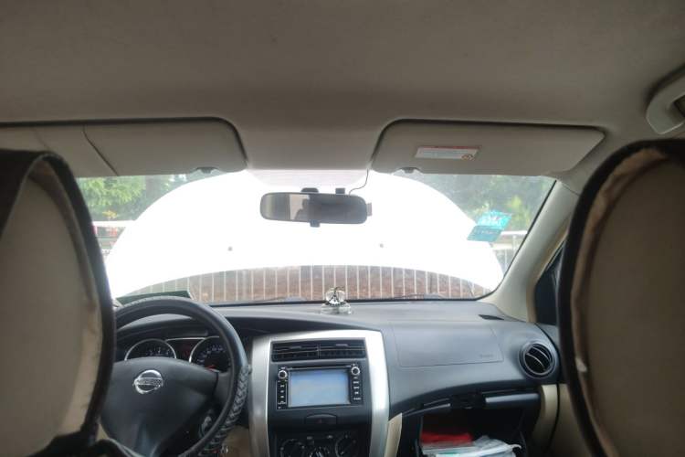 Used Nissan Livina 2013 1.6XE Manual Comfort Edition Headliner