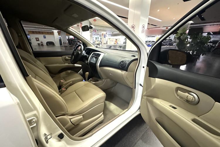 Used Nissan Livina 2013 1.6XE CVT Comfort Edition Interior 10