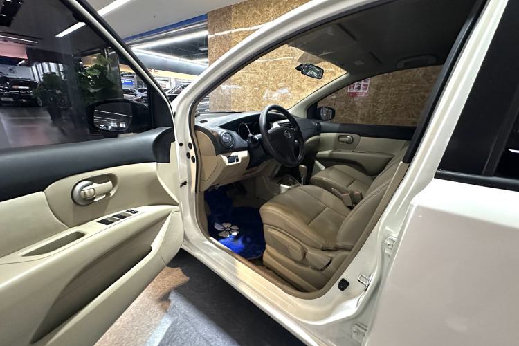 Used Nissan Livina 2013 1.6XE CVT Comfort Edition Interior 2