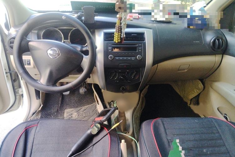 Used Nissan Livina 2013 1.6XE Manual Comfort Edition Interior 2