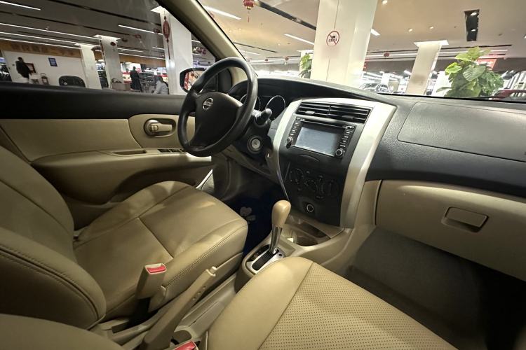 Used Nissan Livina 2013 1.6XE CVT Comfort Edition Interior 5