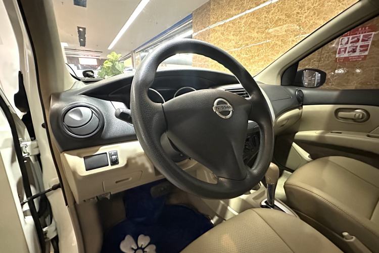 Used Nissan Livina 2013 1.6XE CVT Comfort Edition Interior 6