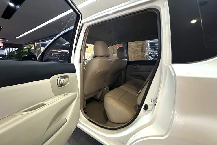 Used Nissan Livina 2013 1.6XE CVT Comfort Edition Interior 7