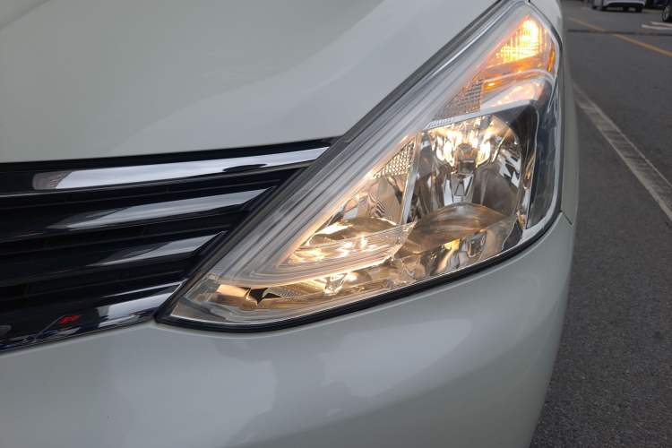 Used Nissan Livina 2013 1.6XL CVT Luxury Edition Left Front Headlight