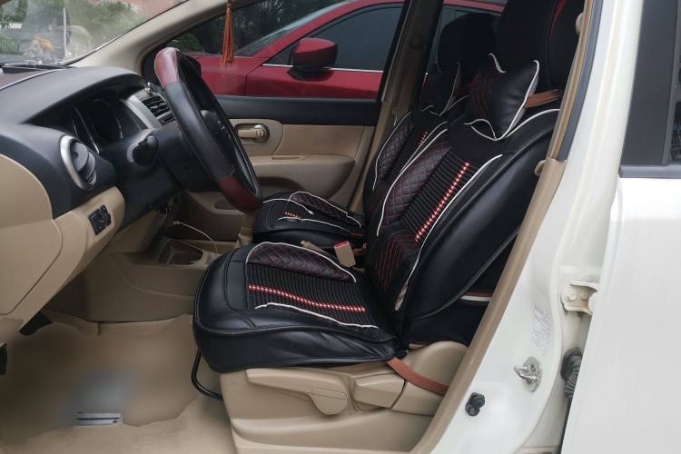 Used Nissan Livina 2013 1.6XL Manual Luxury Edition Left Front Seat