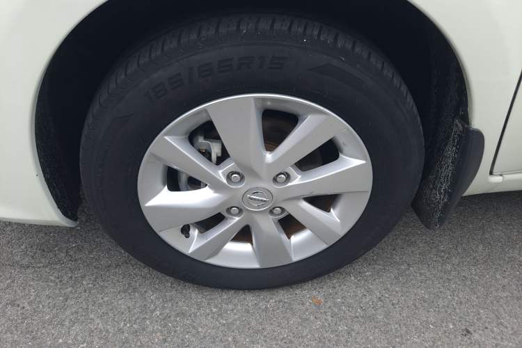 Used Nissan Livina 2013 1.6XL CVT Luxury Edition Left Front Wheel Hub