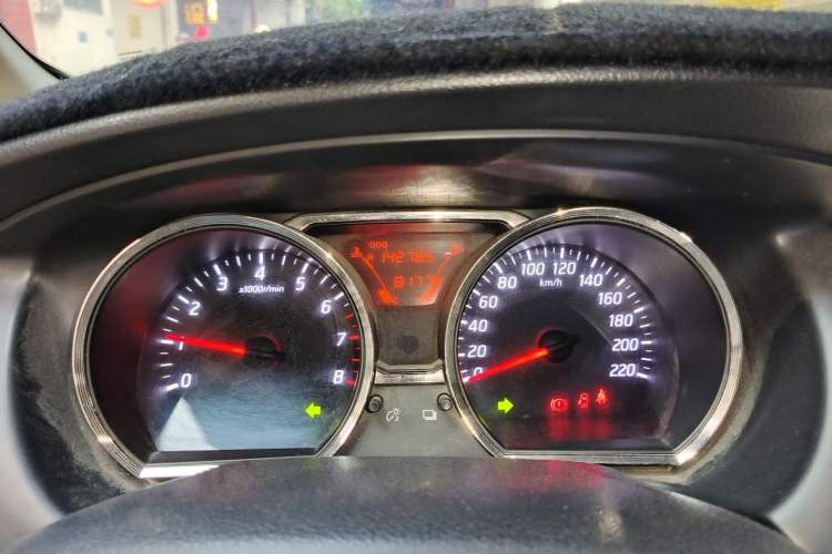 Used Nissan Livina 2013 1.6XE Manual Comfort Edition Odometer Close Up