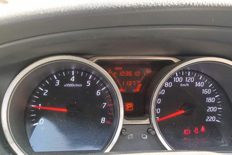 Used Nissan Livina 2013 1.6XE CVT Comfort Edition Odometer Close Up