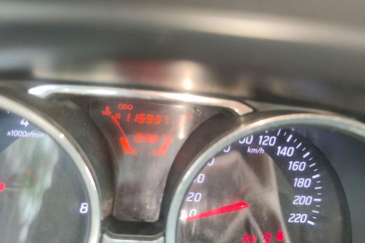 Used Nissan Livina 2013 1.6XE Manual Comfort Edition Odometer Close Up