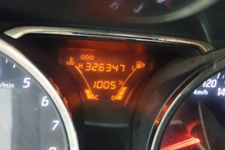 Used Nissan Livina 2013 1.6XL Manual Luxury Edition Odometer Close Up