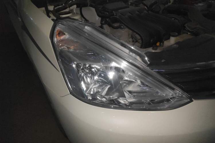 Used Nissan Livina 2013 1.6XL CVT Luxury Edition Right Front Headlight
