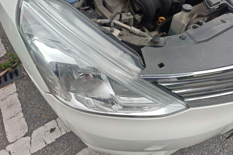 Used Nissan Livina 2013 1.6XE CVT Comfort Edition Right Front Headlight