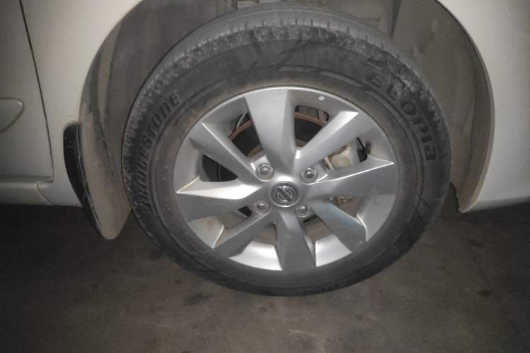 Used Nissan Livina 2013 1.6XL CVT Luxury Edition Right Front Wheel Hub