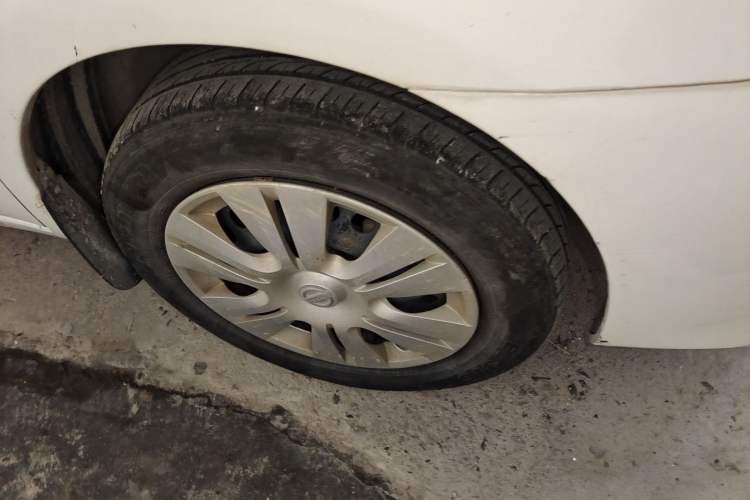 Used Nissan Livina 2013 1.6XE Manual Comfort Edition Right Front Wheel Hub