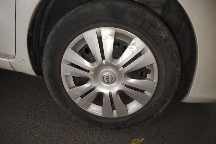 Used Nissan Livina 2013 1.6XE CVT Comfort Edition Right Front Wheel Hub