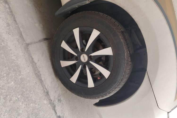 Used Nissan Livina 2013 1.6XE Manual Comfort Edition Right Front Wheel Hub