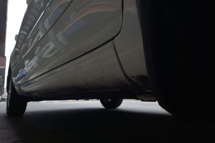 Used Nissan Livina 2013 1.6XL CVT Luxury Edition Right Side Sill