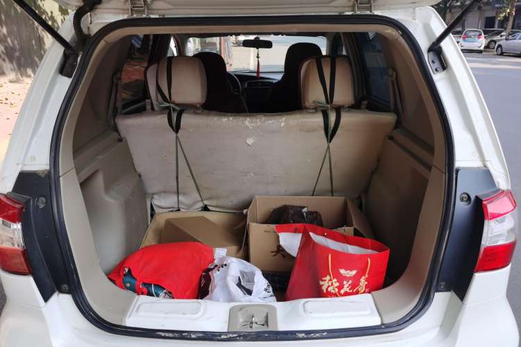 Used Nissan Livina 2013 1.6XE Manual Comfort Edition Trunk