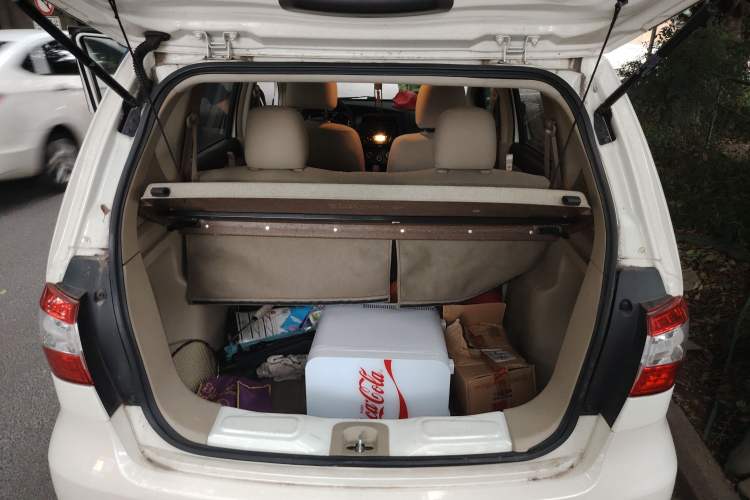 Used Nissan Livina 2013 1.6XE CVT Comfort Edition Trunk