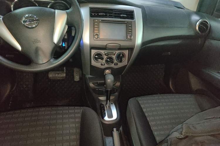Used Nissan Livina 2013 Jinrui 1.6XL CVT Comfort Edition Audio And AC Panel