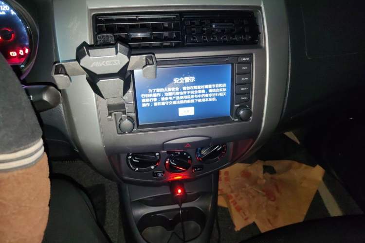 Used Nissan Livina 2013 Jingrui 1.6XL Manual Comfort Edition Audio And AC Panel